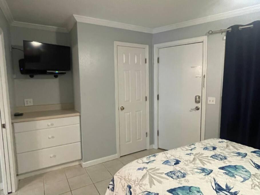 Apartment Feelin Tip'sea-oceanview Retreat Steps To Hilton Head Island