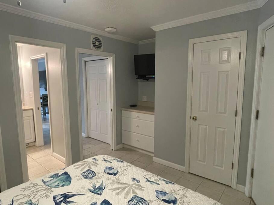 Apartment Feelin Tip'sea-oceanview Retreat Steps To Hilton Head Island