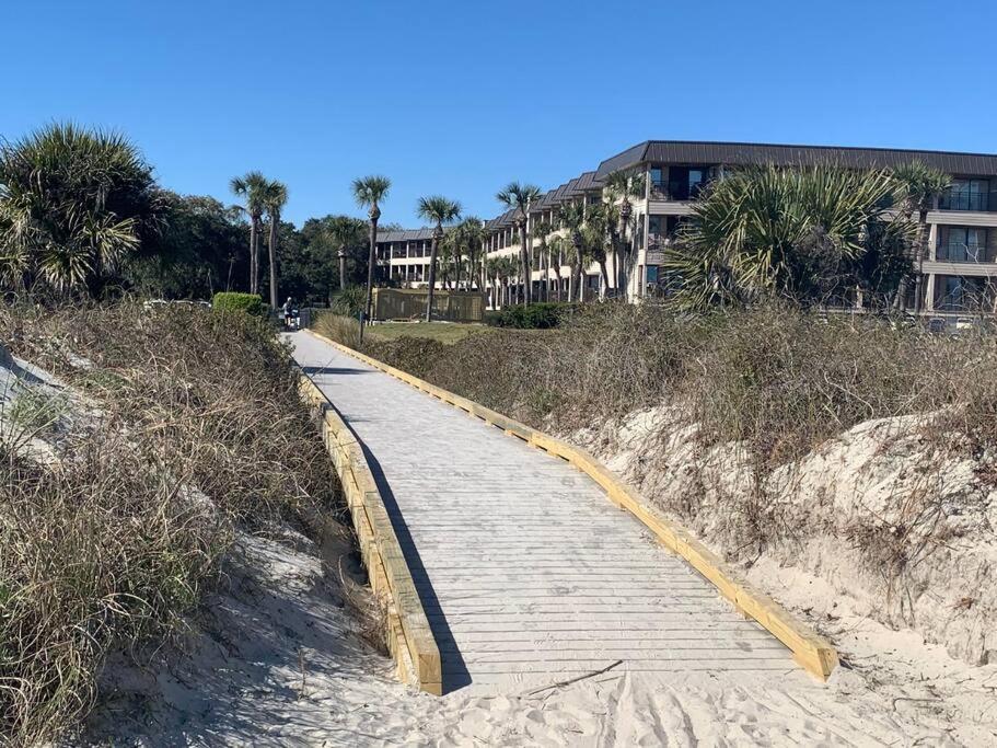 Apartment Feelin Tip'sea-oceanview Retreat Steps To Hilton Head Island