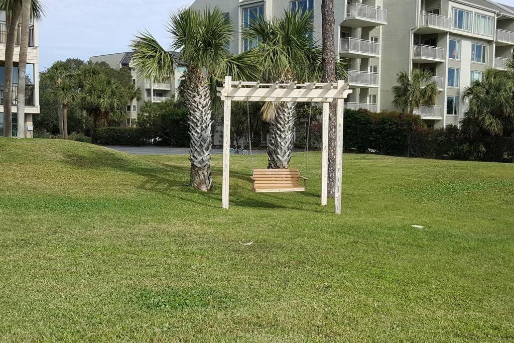 Apartment Feelin Tip'sea-oceanview Retreat Steps To Hilton Head Island